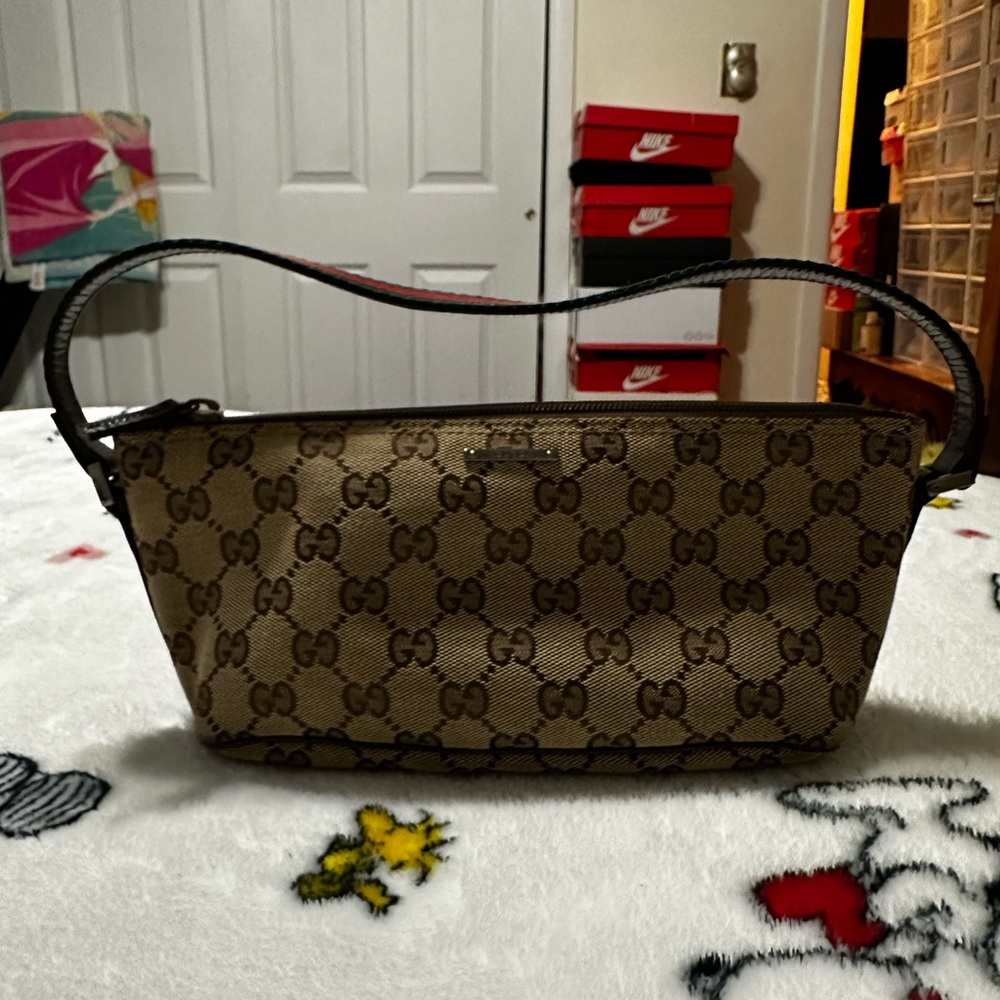 Gucci boat bag with cherry line.